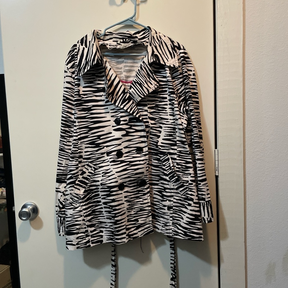 Cato 22/24W zebra jacket with pink detailing